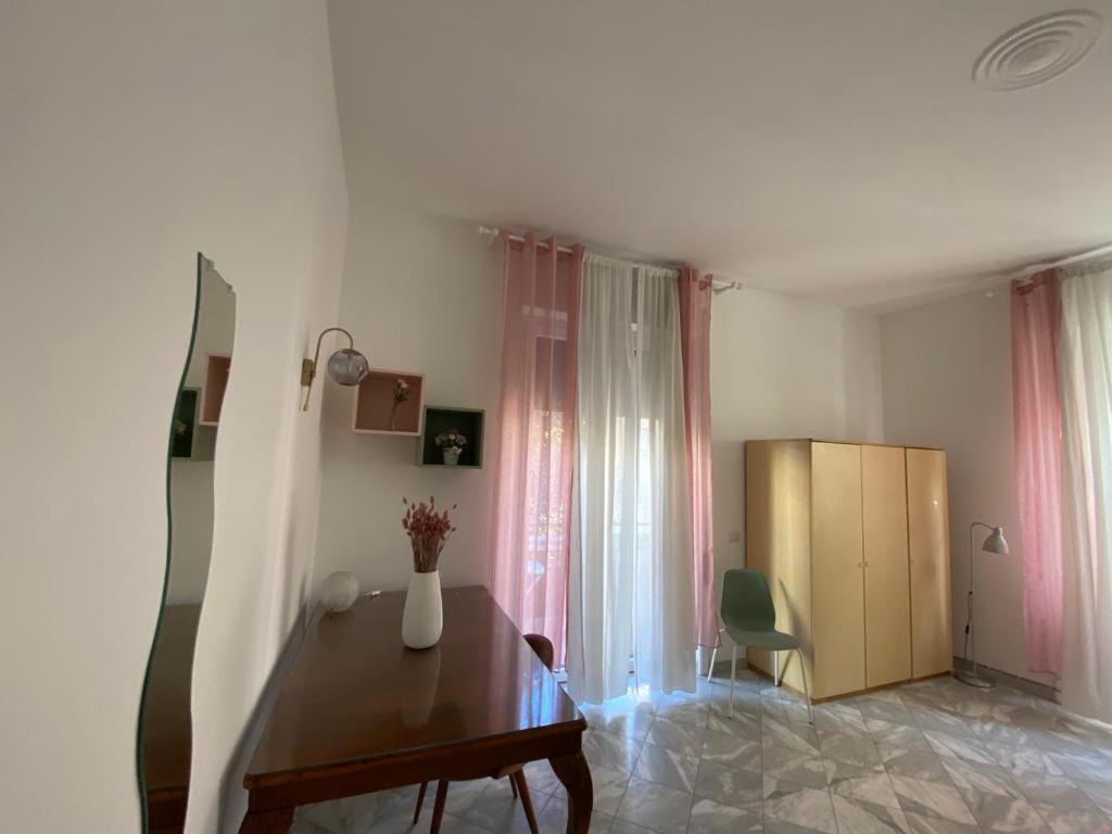 רומא Superior Apt Next Colosseo A/C Wo Fi 3 Bedrooms מראה חיצוני תמונה