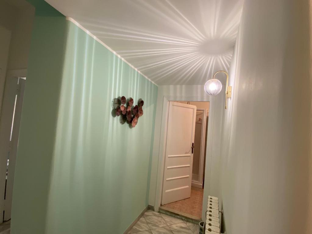 רומא Superior Apt Next Colosseo A/C Wo Fi 3 Bedrooms מראה חיצוני תמונה